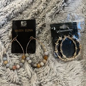 2 pairs of fashion earrings.